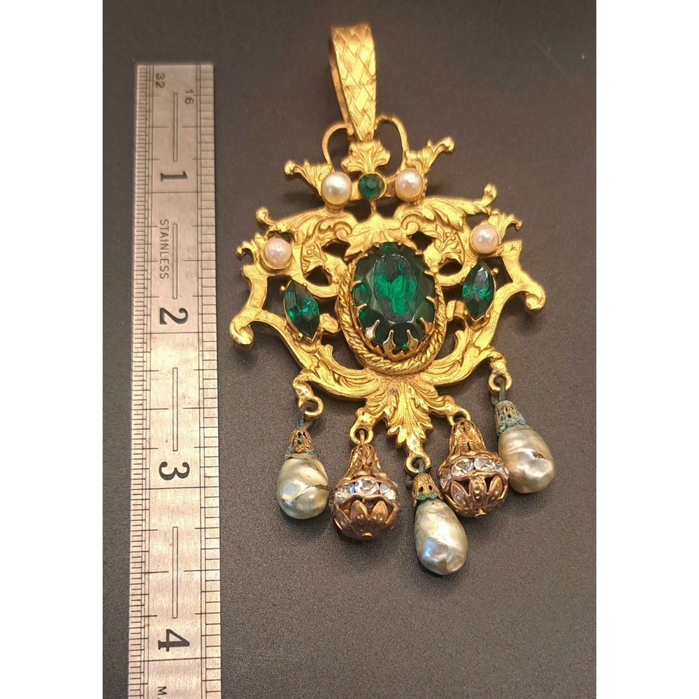 Vintage COROCRAFT Shield Design Brooch Green Glass Stones Dangle Baroque Pearls - Picture 4 of 9